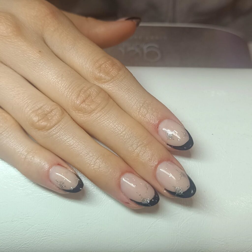 Črni french nohti